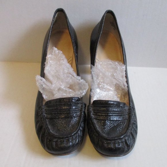 *Enzo Angiolini Black Patent Crinkle 'Probably' Round Toe Pumps - Picture 3 of 9